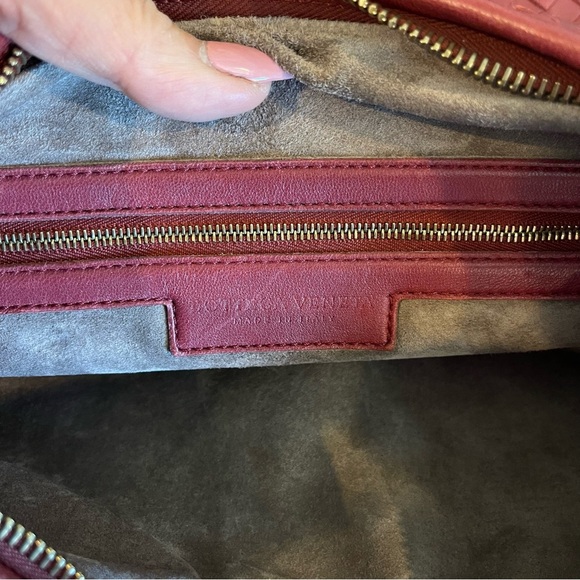 SOLD Bottega Veneta Intrecciato Red/Maroon Hobo Lambskin Shoulder Bag - Picture 12 of 17